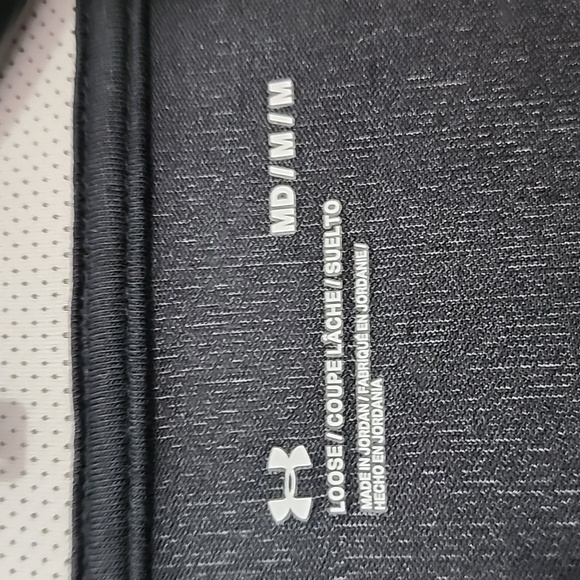 Under Armour Pullover Size: M - Picture 7 of 12